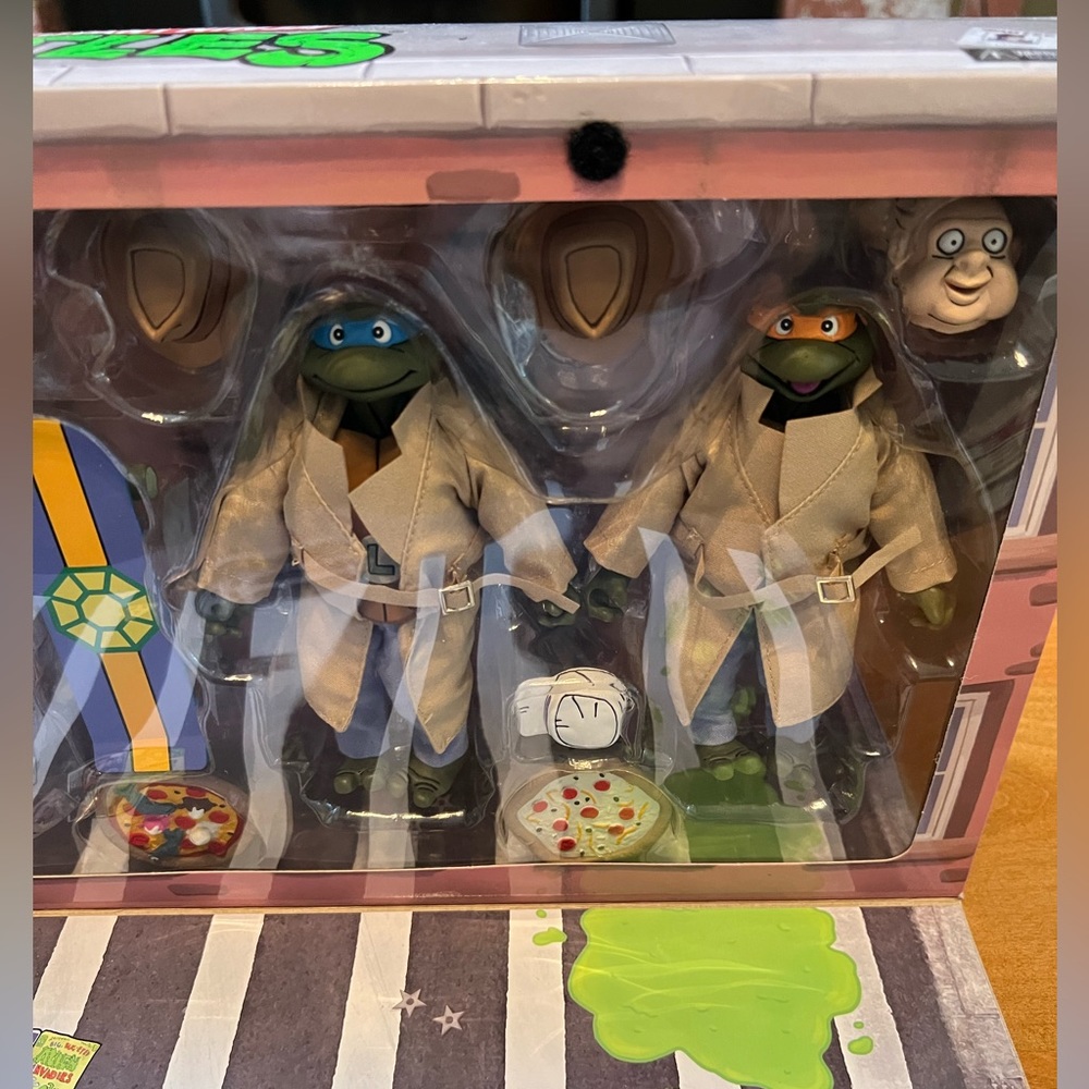 TMNT Turtles in Disguise - Picture 6 of 8